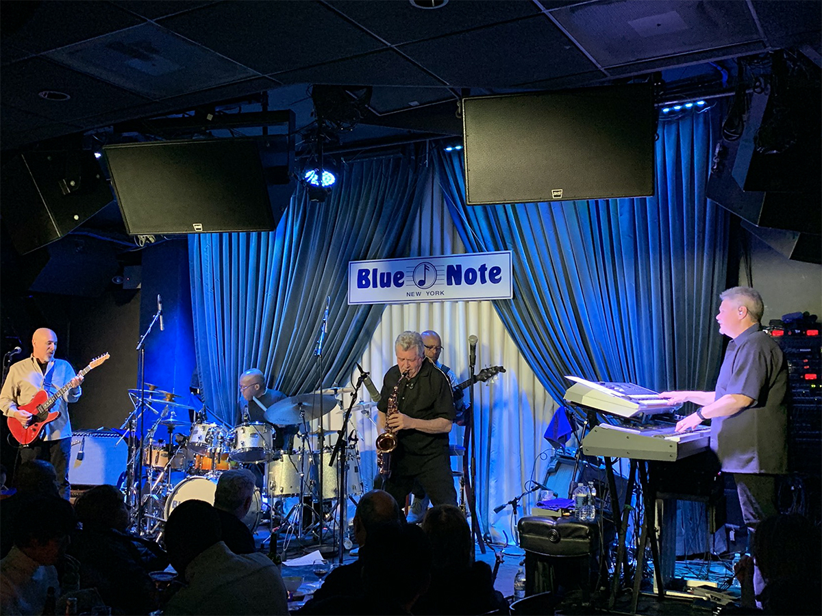 Spyro gyra. Blue Note Jazz Club. Spyro Gyra Band. Blue Note Jazz Club Токио. Spyro Gyra fast forward.